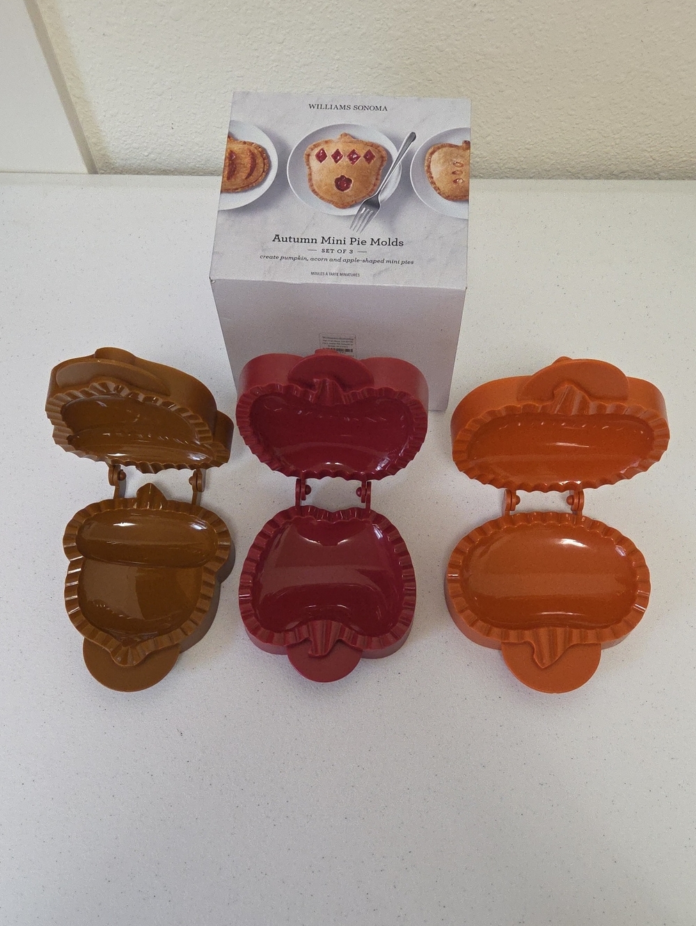 Williams Sonoma Autumn Mini Pie Molds (Set of 3)